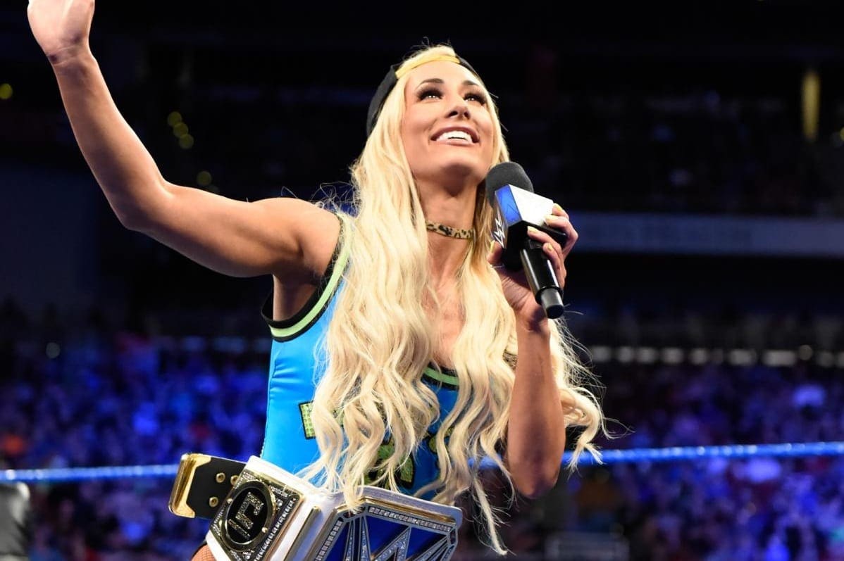 Carmella Charges 205 Live Star For Selfie