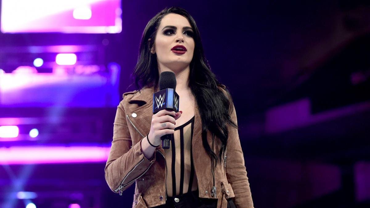 Backstage Reaction to Paige as the SmackDown General Manager