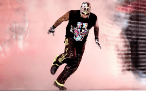 Rey Mysterio in Talks With WWE for a 3 Year Deal