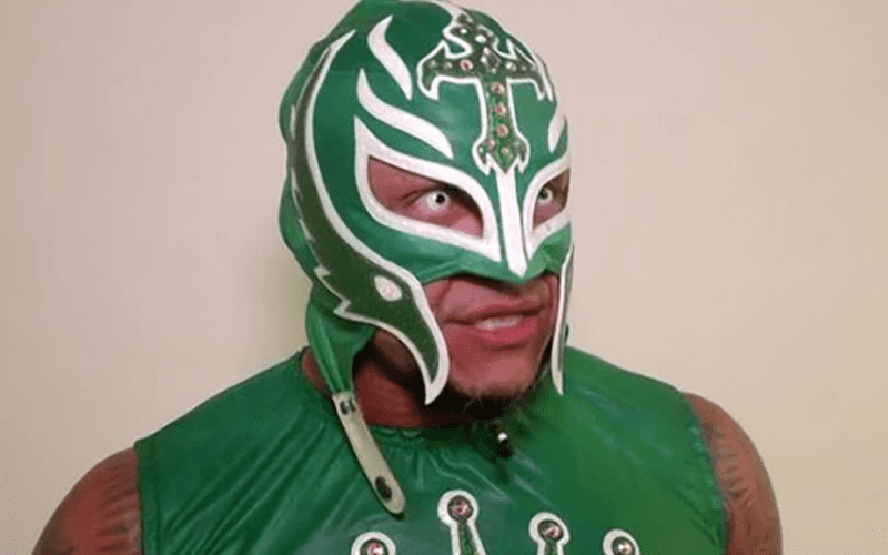 Rey Mysterio Reportedly Signs New Contract With WWE