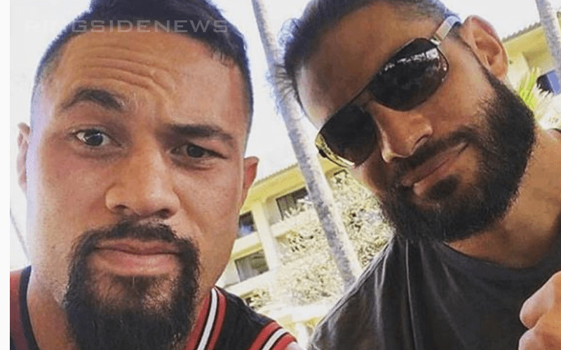 Roman Reigns Hangs With Boxer During Hawaiian Holiday