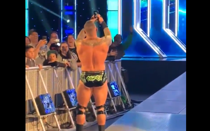 Randy Orton Saves Fan’s Cell Phone After WWE SmackDown