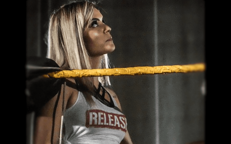 Taynara Conti Appears At WWE NXT Event Wearing “RELEASED” Shirt After Walking Out