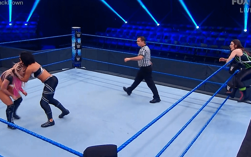 WATCH Match Suddenly Stop During WWE SmackDown Commercial Break