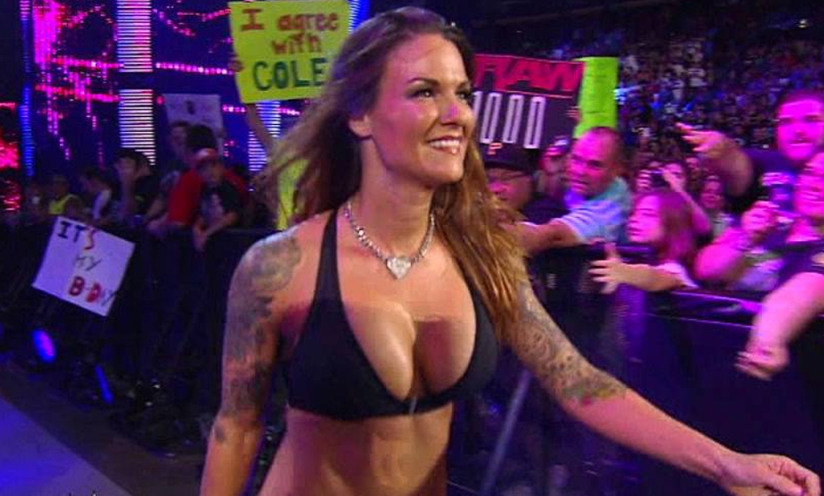 Lita Talks Apologizing To Male Superstars Before Taking Them Out