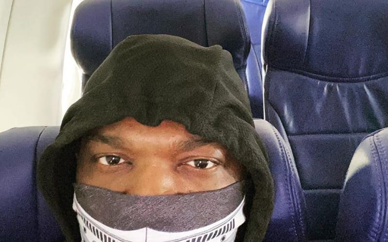 Shelton Benjamin Shows Off Mortal Kombat Mask While Social Distancing On Flight