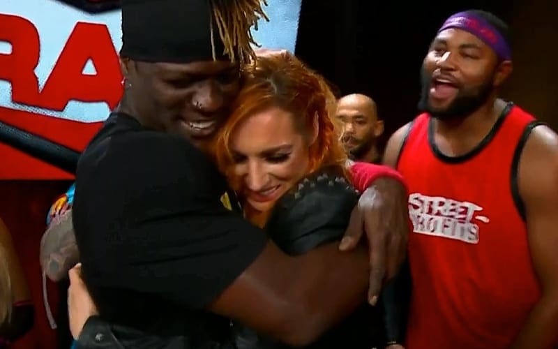 Pro Wrestling World Reacts To Becky Lynch’s Pregnancy Announcement
