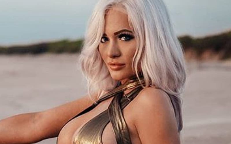 Scarlett Releases More Revealing Jaw Dropping Beach Photos