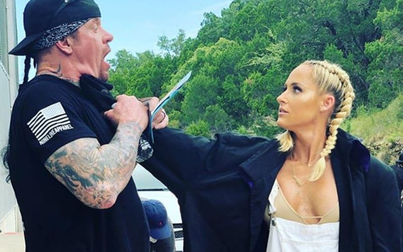 Michelle McCool Channels The Undertaker & Chokes Him After Putting On His WWE Entrance Jacket