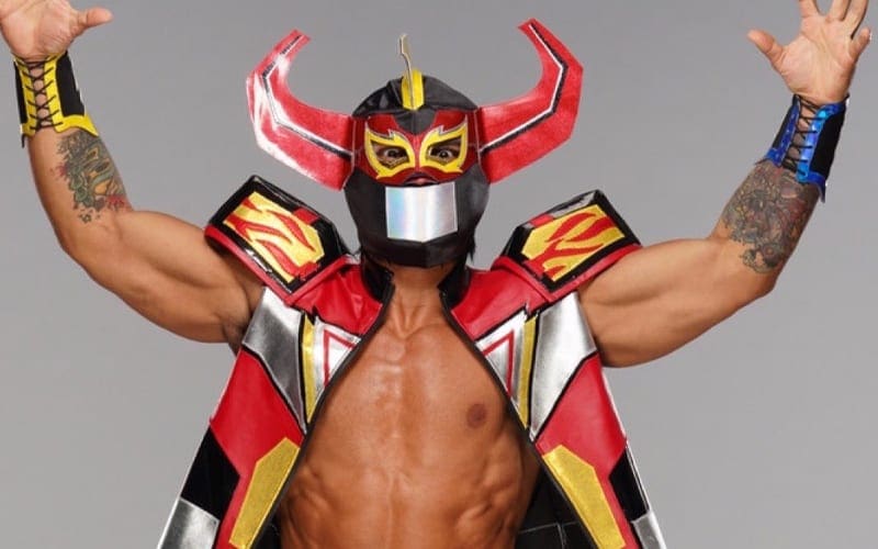 Power Rangers Show Love To Lince Dorado For Megazord Ring Gear On SmackDown