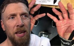 Roman Reigns Shows Off Brutal Hand Calluses While Sending BIG Threat To Daniel Bryan