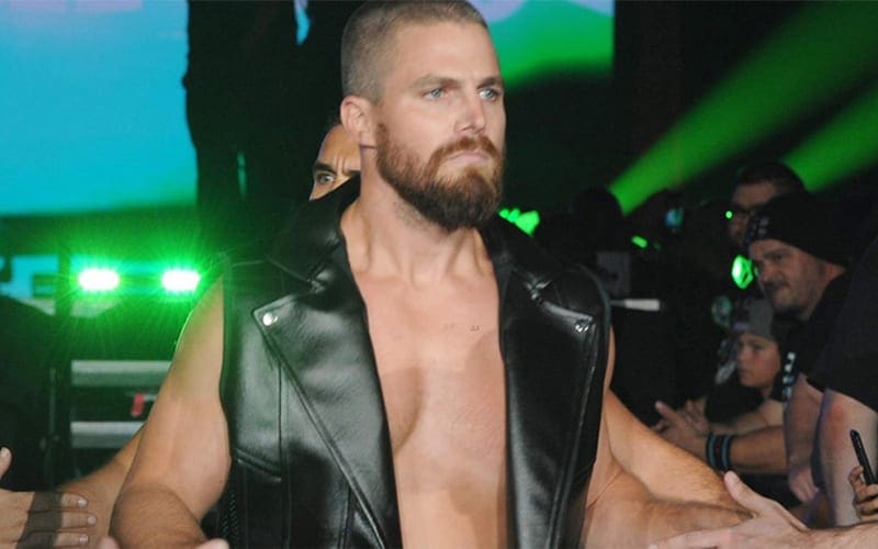 Stephen Amell Really Wants To Wrestle Again