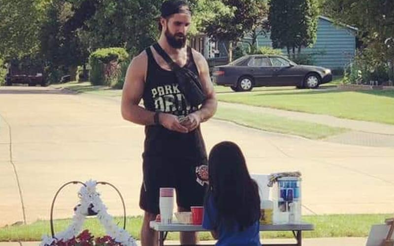 Seth Rollins Goes Viral After Visiting Little Girl’s Lemonade Stand