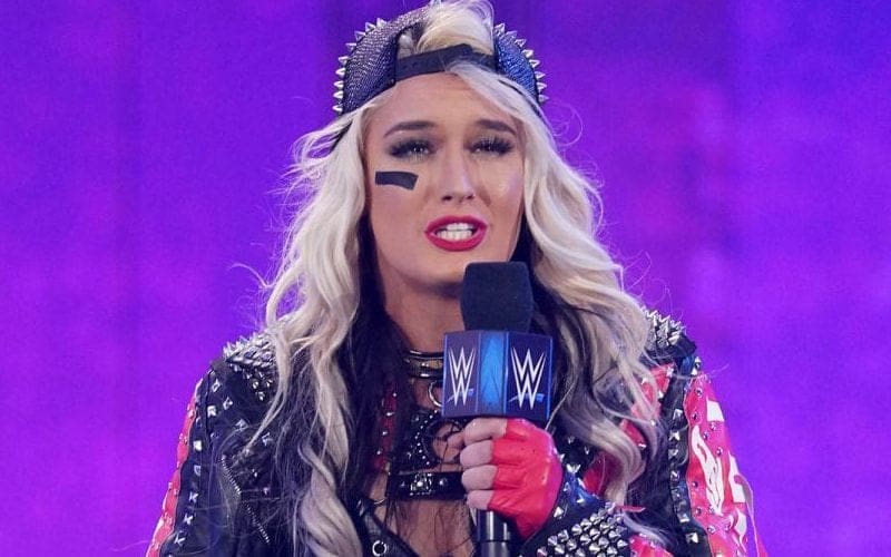 Toni Storm Captures Fan Attention After Charlotte Flair Snubs Her On WWE SmackDown