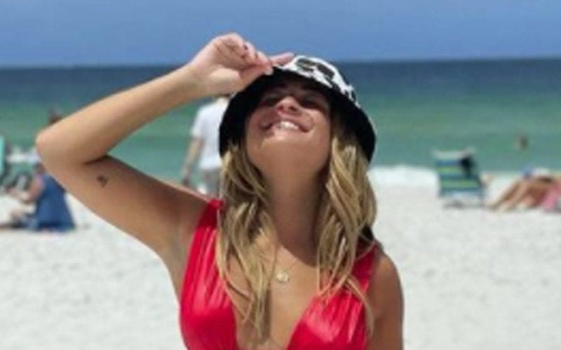 Kayla Braxton Says Florida Is Elite In Stunning Bikini Drop