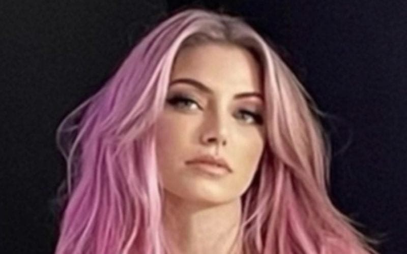 Alexa Bliss Advises Fans To Keep Their Enemies Close In Stunning Photo Drop