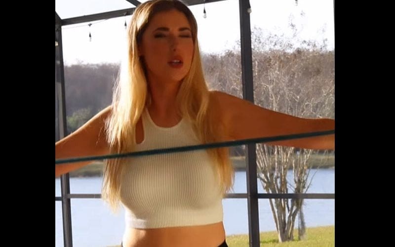 Noelle Foley Reenacts Walking Dead Scenes In Stunning Yoga Gear