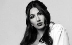 Jessica McKay Sizzles Giving Seductive Peek In Black & White Photo Drop