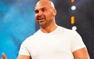 Dax Harwood Shuts Down Fan Who Claimed FTR Isn’t The World’s Best Tag Team Dax Harwood Shuts Down Fan Who Claimed FTR Isn't The World's Best Tag Team