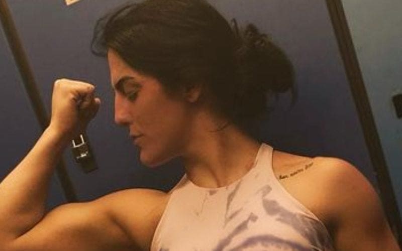 Tessa Blanchard Flexes Hard In Sports Bra Gym Selfie