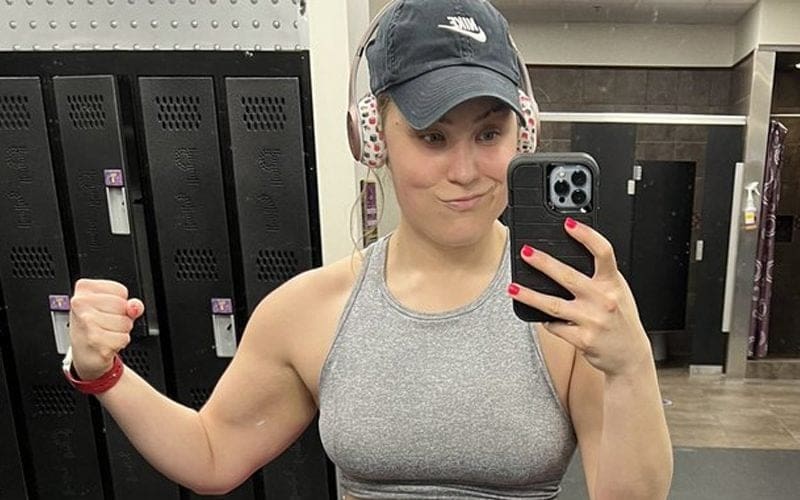 WWE Referee Jessika Carr Shows Off Her WrestleMania Goals In Gym Selfie