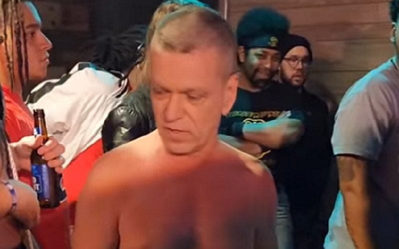Random Dude Epically Embarrassed After Sneaking His Way Onto Indie Wrestling Show