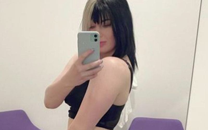 Blair Davenport Stuns In Tight Black Tights Mirror Selfie Drop