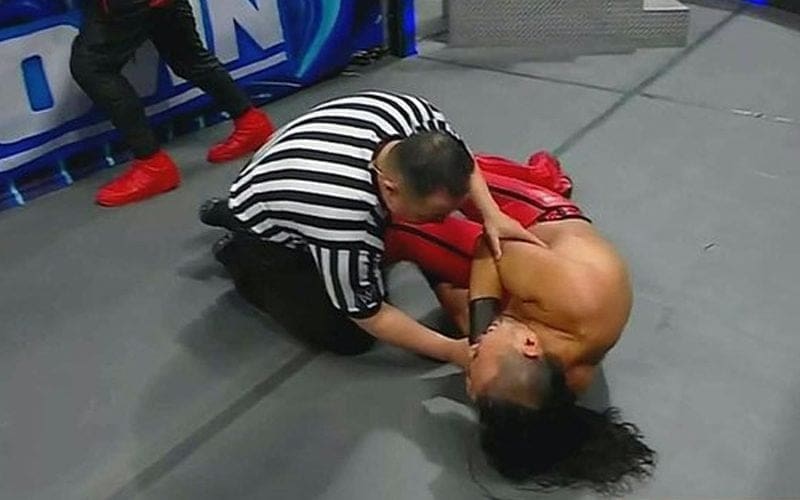 Shinsuke Nakamura Suffers Possible Injury During WWE SmackDown