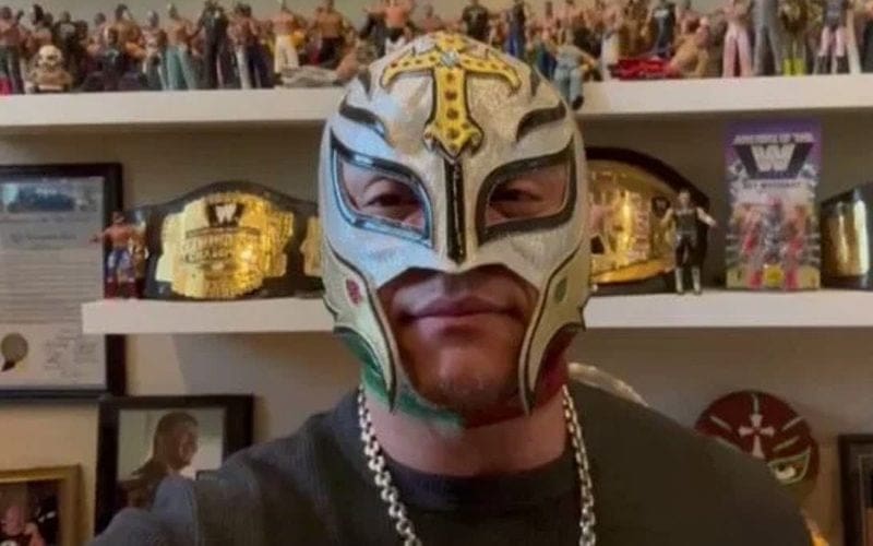 Rey Mysterio Appears During AAA TripleMania XXX
