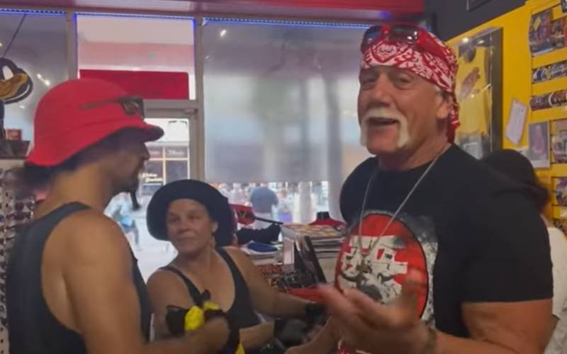 Hulk Hogan Surprises Deaf-Blind Couple Visiting His Beach Shop