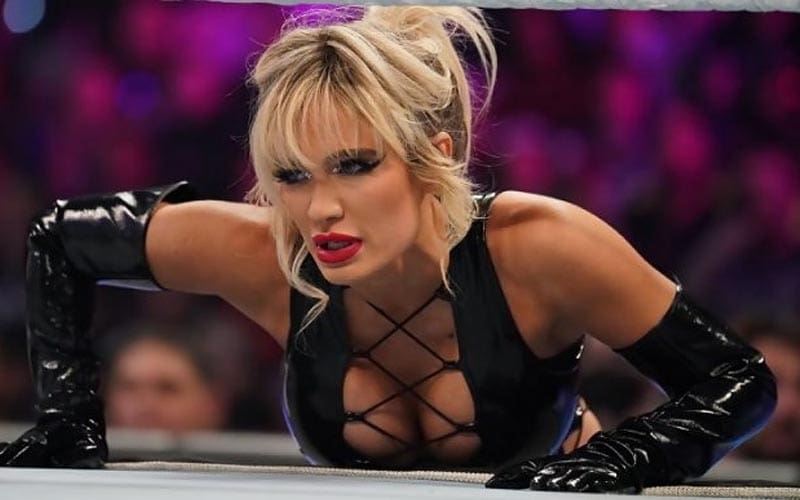 Scarlett Reacts To Fan Throwing Drink At Her During WWE Live Event