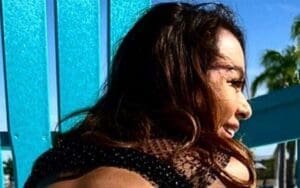 Natalya’s Sister Jenni Neidhart Moons The Camera While Waiting For The Sun In Cheeky Photo Drop Natalya's Sister Jenni Neidhart Moons The Camera While Waiting For The Sun In Cheeky Photo Drop