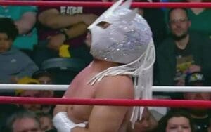 AEW Signs Komander After Breakout Dynamite Performance AEW Signs Komander After Breakout Dynamite Performance