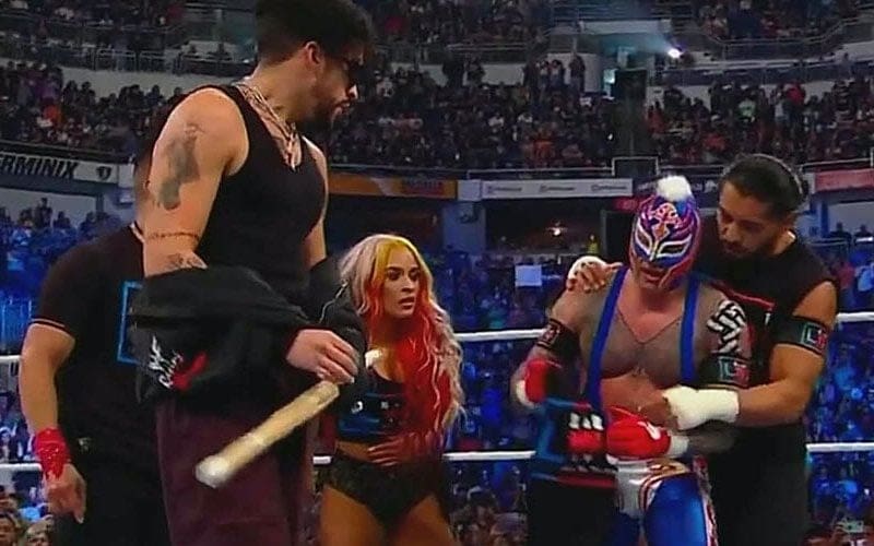 Bad Bunny Joins LWO Faction on Tonight’s SmackDown