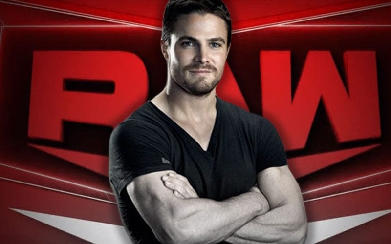 Stephen Amell To Be At WWE RAW In Atlanta, Georgia