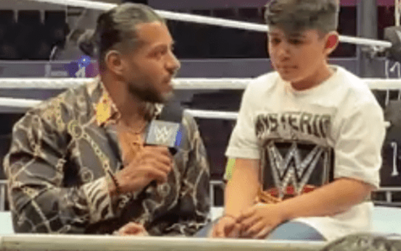 Santos Escobar Steps Up To Console Overwhelmed Fan During WWE Meet & Greet