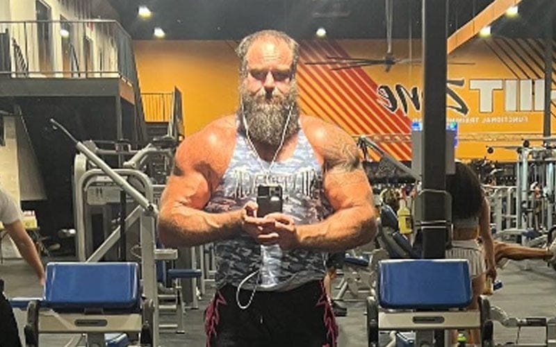 Braun Strowman Shows Off Gym Progress While Recovering From Injury