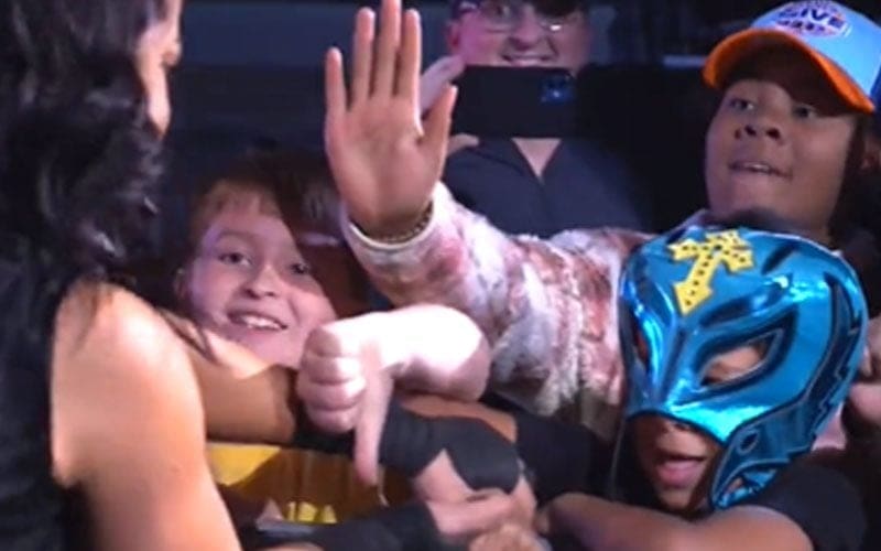 Bayley Has Conflict With Young Fans During WWE Live Event