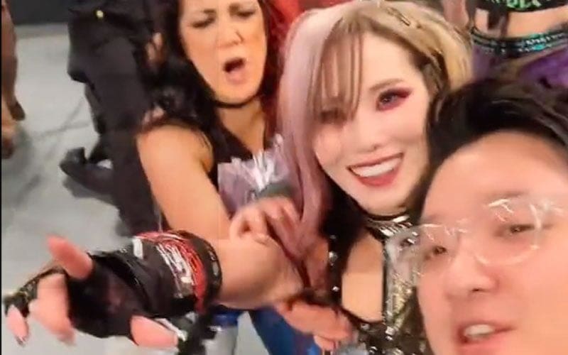 Bayley Shuts Down Kairi Sane From Taking Photo With Fan After 11/10 WWE SmackDown