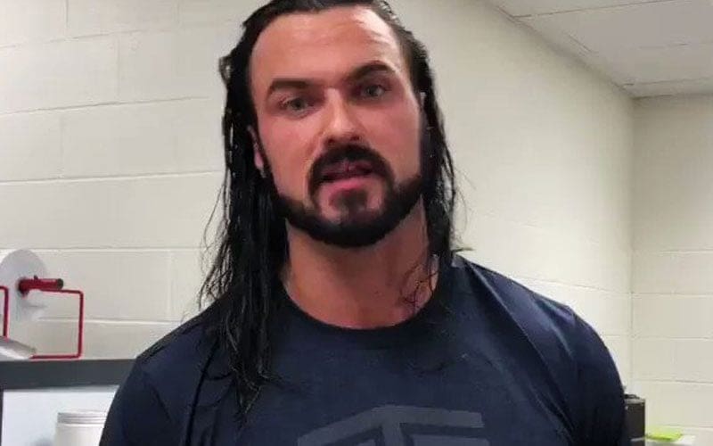Drew McIntyre Explains How He Deals With People Hanging Out at Airports Waiting for Autographs