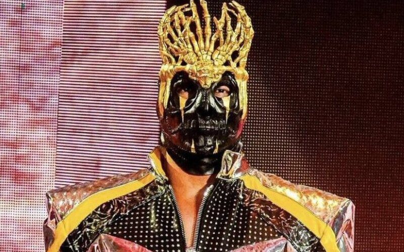 Behind The Scenes Clip Reveals Close-Up Of Andrade's Mask