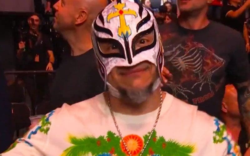Rey Mysterio Makes Surprise Appearance at UFC Mexico City