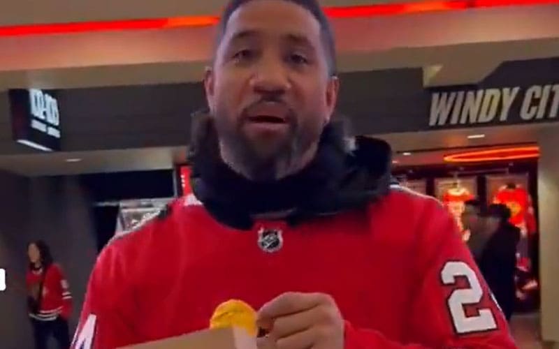 Jey Uso Ecstatic After Finally Trying Chicago Deep Dish Pizza Following NHL Game