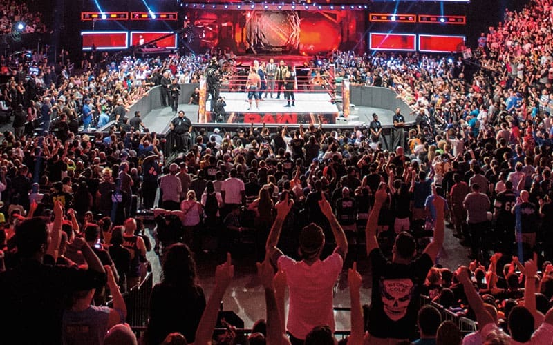tonights-wwe-raw-in-chicago-poised-to-draw-largest-crowd-in-years-07