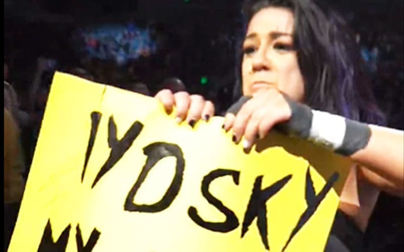 bayley-shockingly-tears-up-young-fans-sign-during-wwe-live-event-24