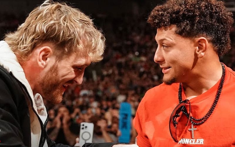 patrick-mahomes-discloses-why-he-helped-logan-paul-during-429-wwe-raw-appearance-28