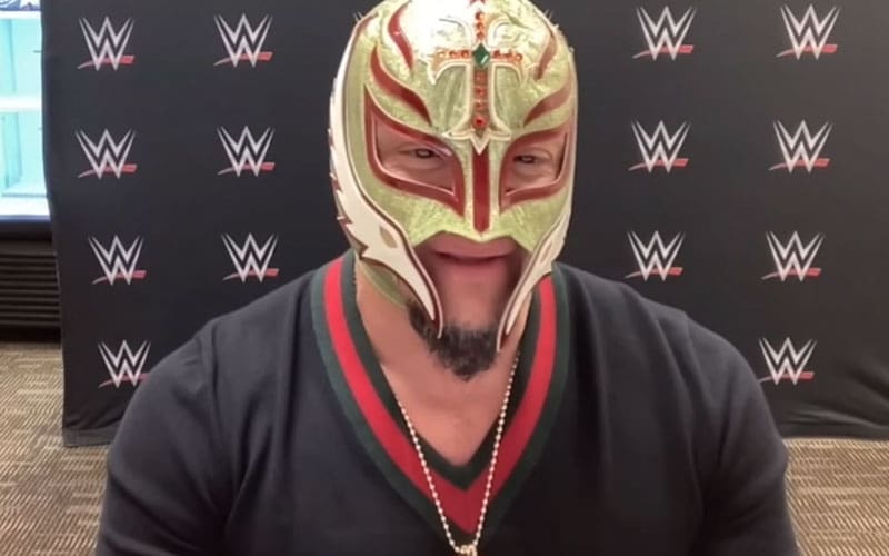 rey-mysterio-pushing-for-wwe-premium-live-show-in-mexico-02