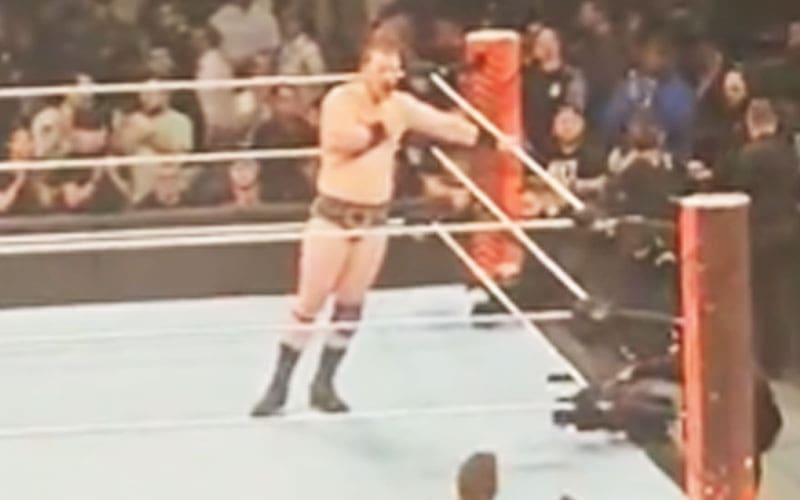 sheamus-receives-standing-ovation-after-56-wwe-raw-59