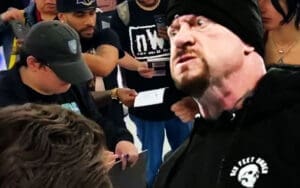 the-undertaker-eviscerates-disrespectful-fans-exploiting-wrestlers-at-airports-02