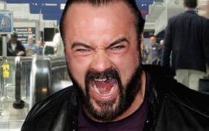 drew-mcintyre-annoyed-by-wwe-fans-forcing-autographs-at-airports-48